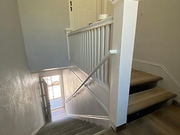 2nd image of 211 E Park St #211