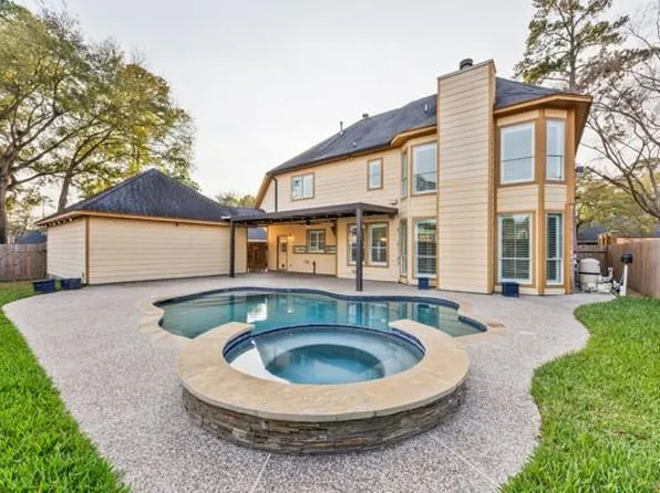 24622 Okehampton Dr, Tomball, TX 77375