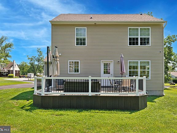 3rd image of 114 Sunset Ave