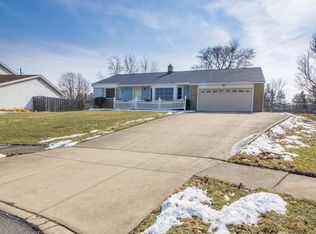 4098 Rollingview Dr, Seven Hills, OH 44131