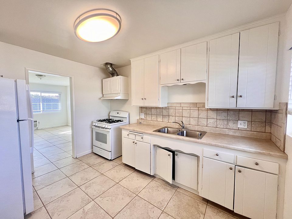 Eat-in Kitchen