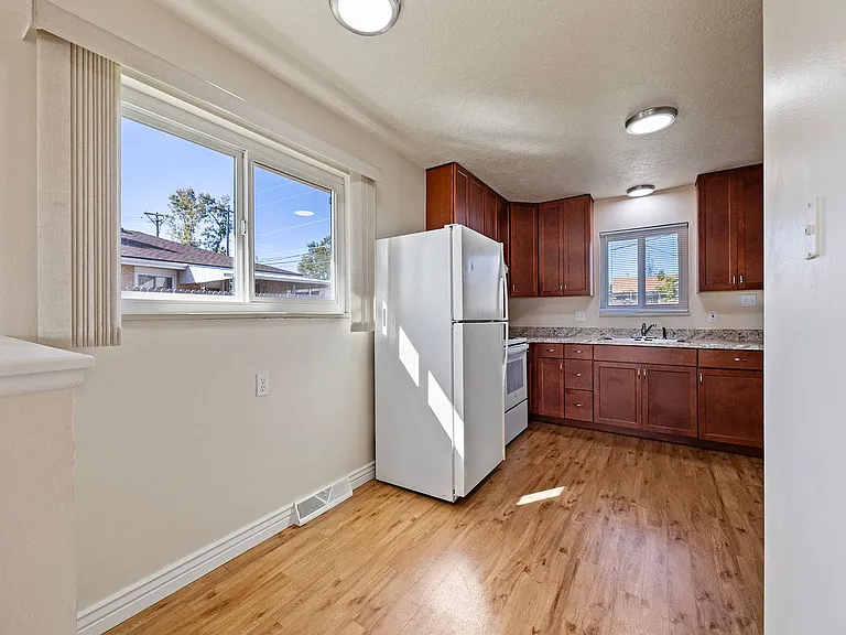 821 35th Avenue Ct — Photo 4