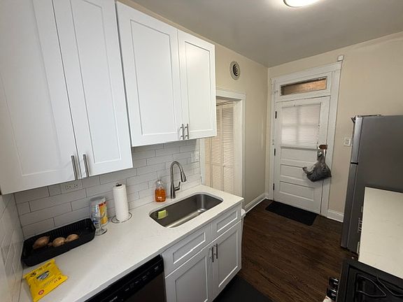 4th image of 1742 W Touhy Ave APT 3N