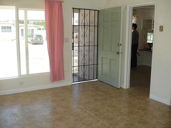 3rd image of 6529 Lemarand Ave