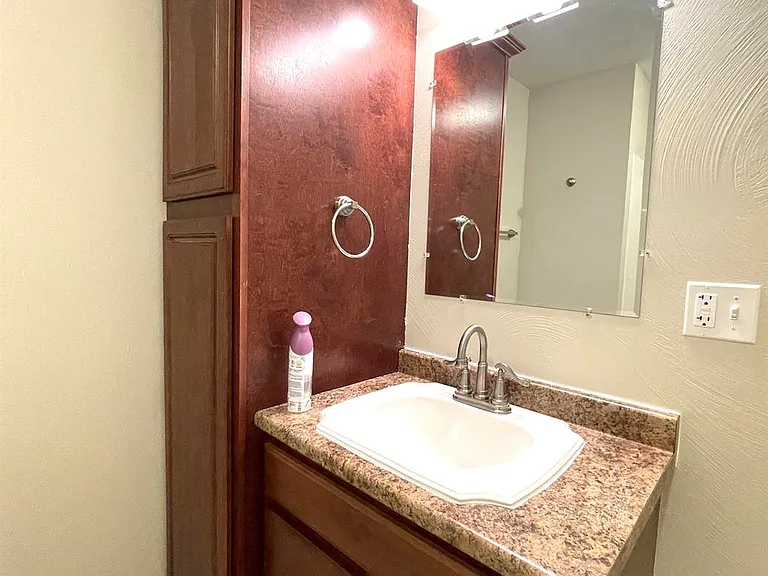 601 Heritage Ct — Photo 5