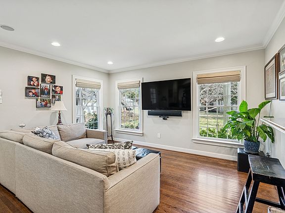 4th image of 8212 Midway Rd