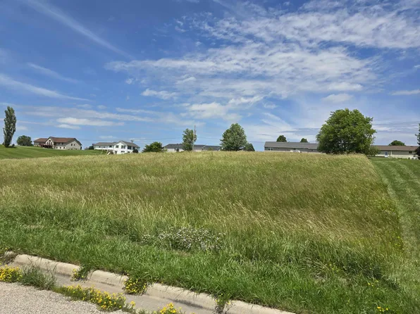 2416 Crown Rd, Decorah, IA 52101