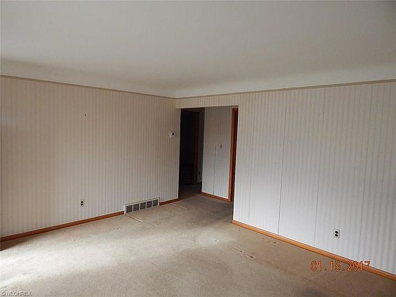3rd image of 3420 Hilltop Dr