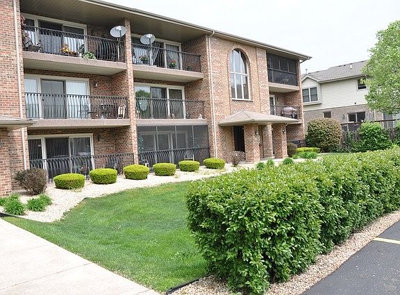 2nd image of 8204 W 111th St #2-3B