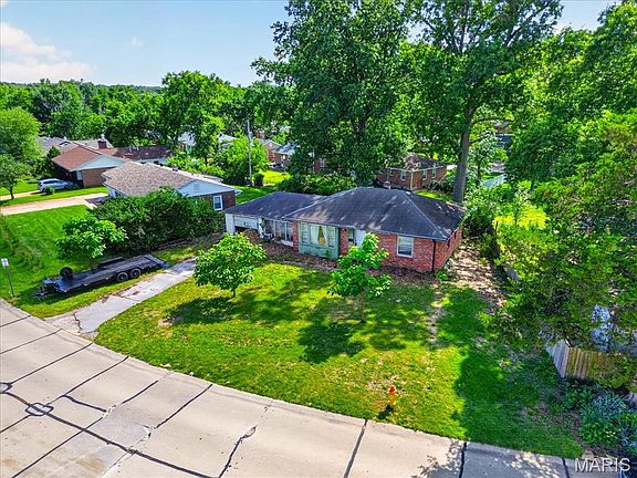 3rd image of 711 Chopin Dr