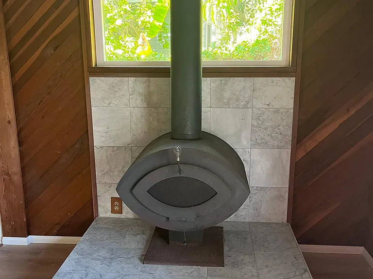 Wood burning stove