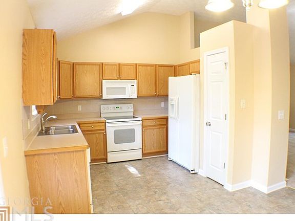 5th image of 2114 Atha Woods Dr