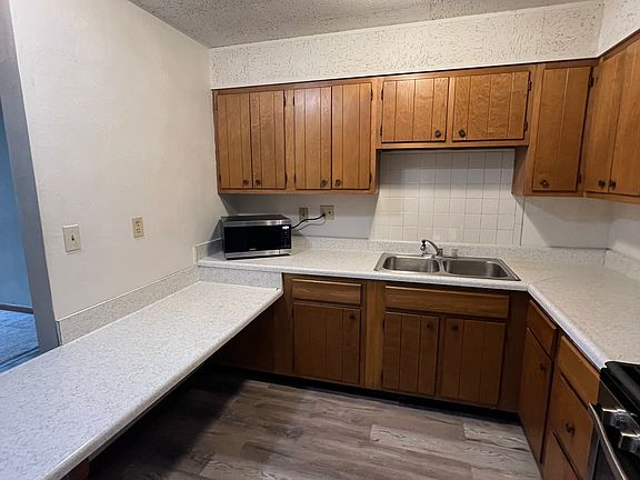 4th image of 230 W 3rd St #306