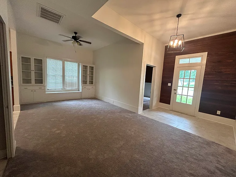 822 N Avenue G — Photo 3