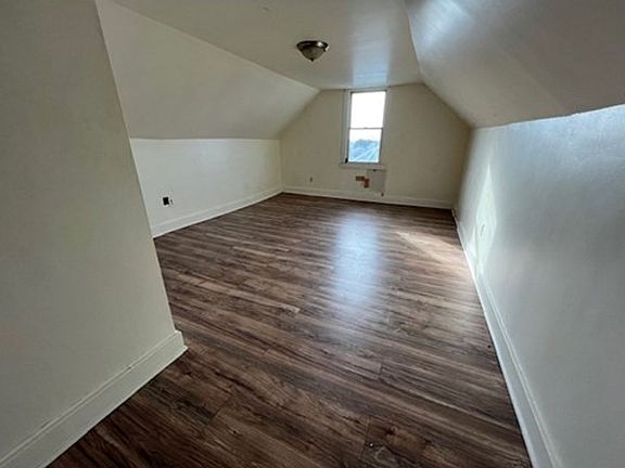 2nd image of 656 Hammel St #Up