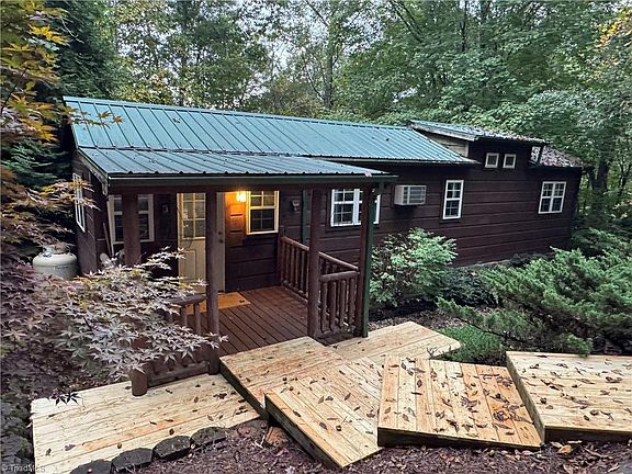 3rd image of 196 Van Winkle Ln