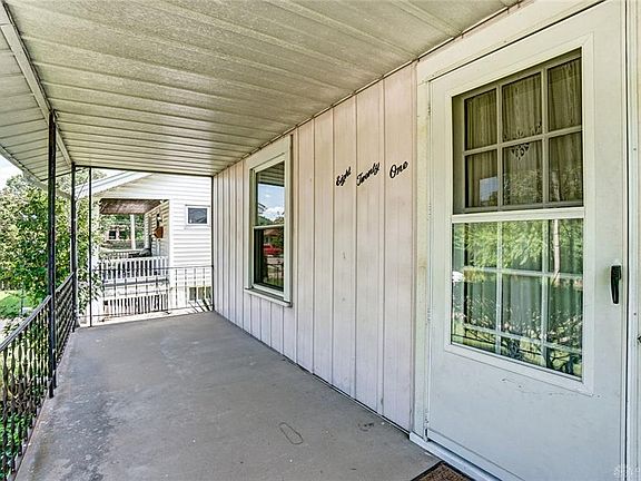 4th image of 821 Greenlawn Ave