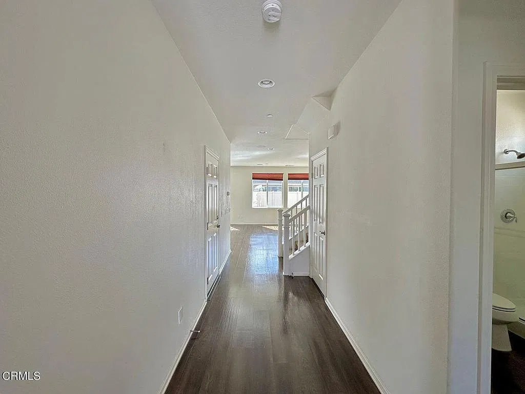 4 bed, 3.0 bath, 2259 sqft, $5,000 — Photo 2