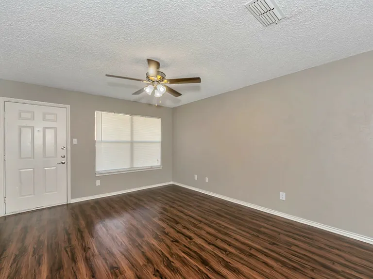 Trinity Pines Apartments — Photo 10