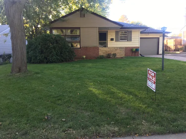 3210 10th Ave, Kearney, NE 68845