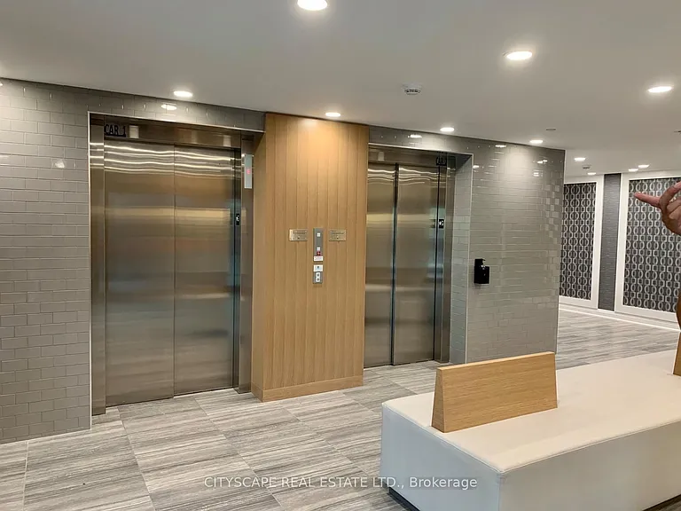 128 Grovewood Cmn — Photo 2