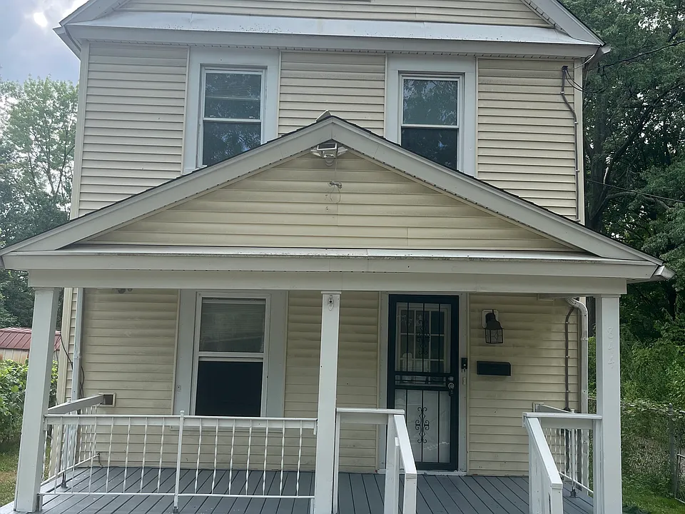 844 Sumner St