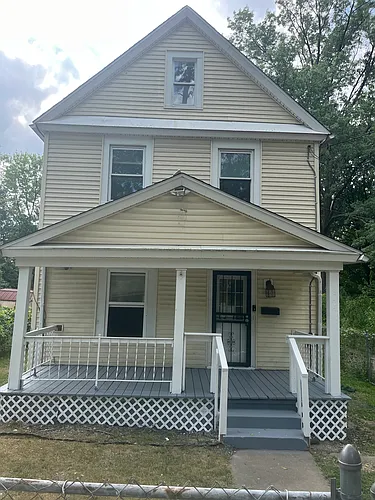 844 Sumner St Photo 1