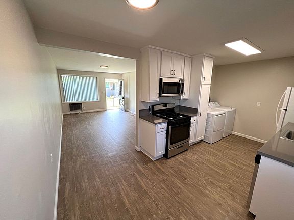 4th image of 276 S Oak St #0