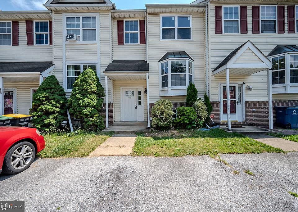 1st image of 115 Valerie Ln