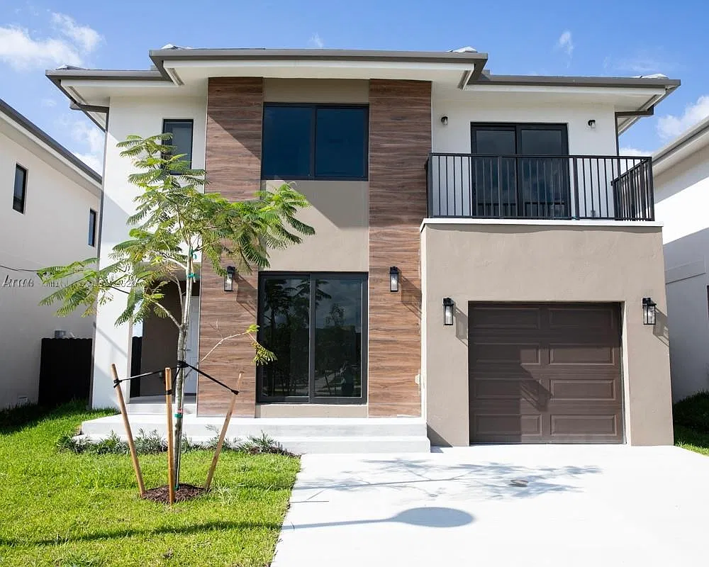 5 bed, 5.5 bath, 2285 sqft, $3,000 — Photo 1