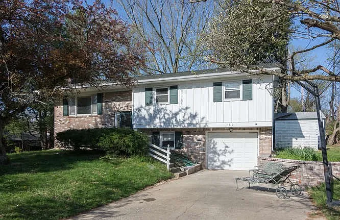 1810 S Montclair Ave photo 1