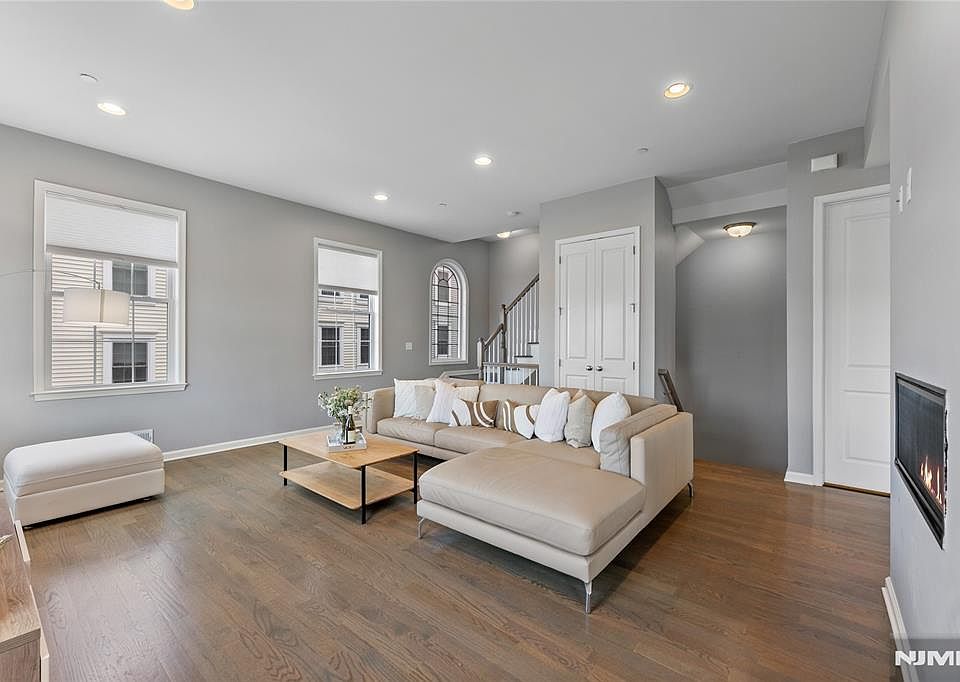 1st image of 289 Bradley Drive