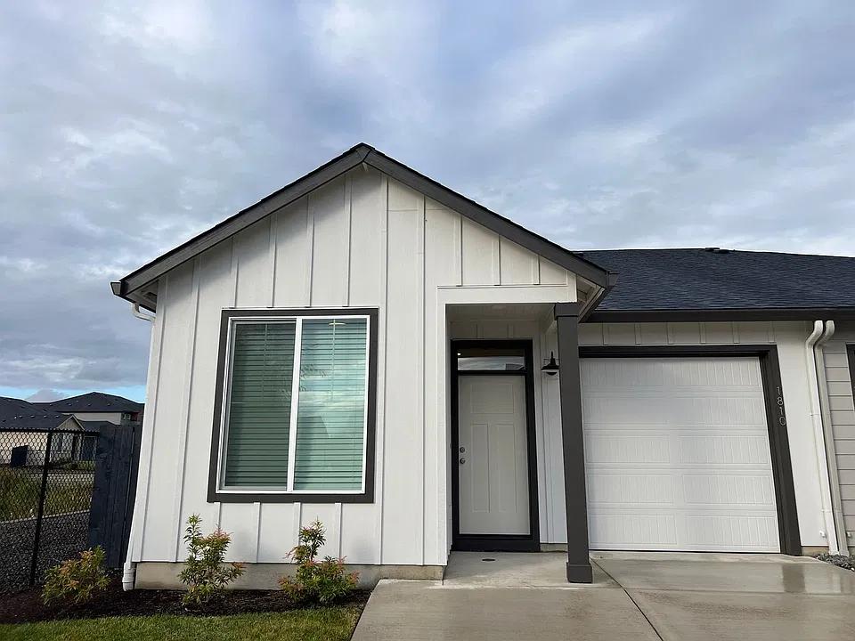 1810 NW 18th St