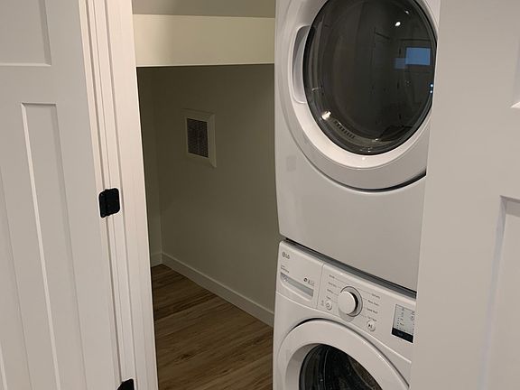 5th image of 2202 Dejong Dr #B