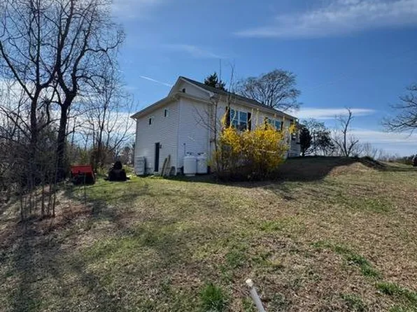 1588 Mountain View Rd, Stafford, VA 22554