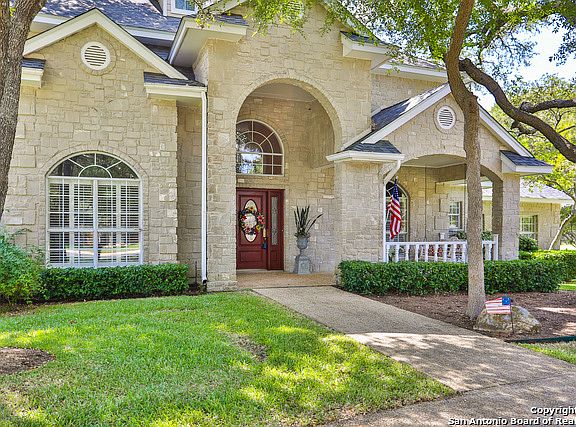 3rd image of 8515 Fairway Green Dr