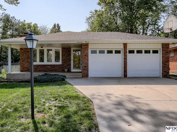 1711 Donald Cir, Lincoln, NE 68505
