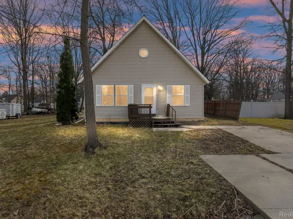 1459 Audrey St, Burton, MI 48509