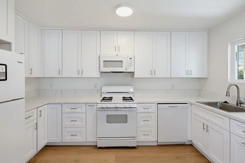 2 bed, 880 sqft, $2,650 — Photo 2