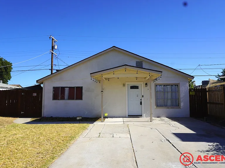 1106 Wilson Ave — Photo 1