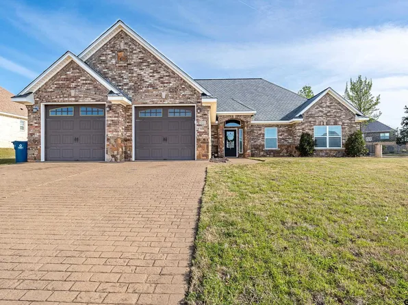 315 Corrigan Trails Blvd, Lindale, TX 75771