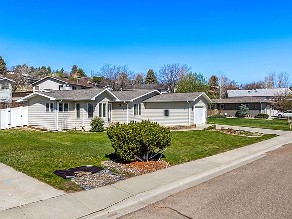 3rd image of 3108 Evergreen Dr