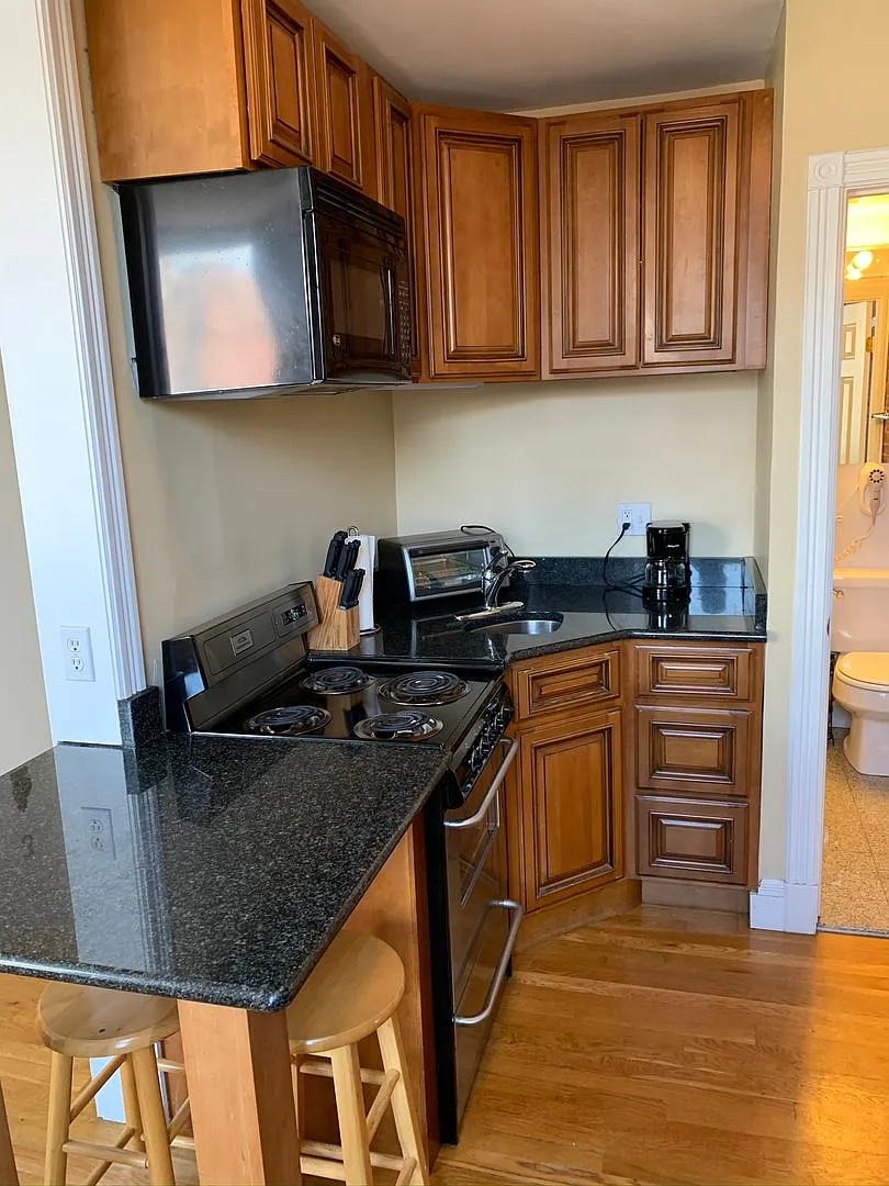 Nicely updated studio near the heart of Back Bay. — Photo 3