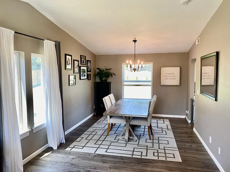503 W Canyon Lakes Dr — Photo 4