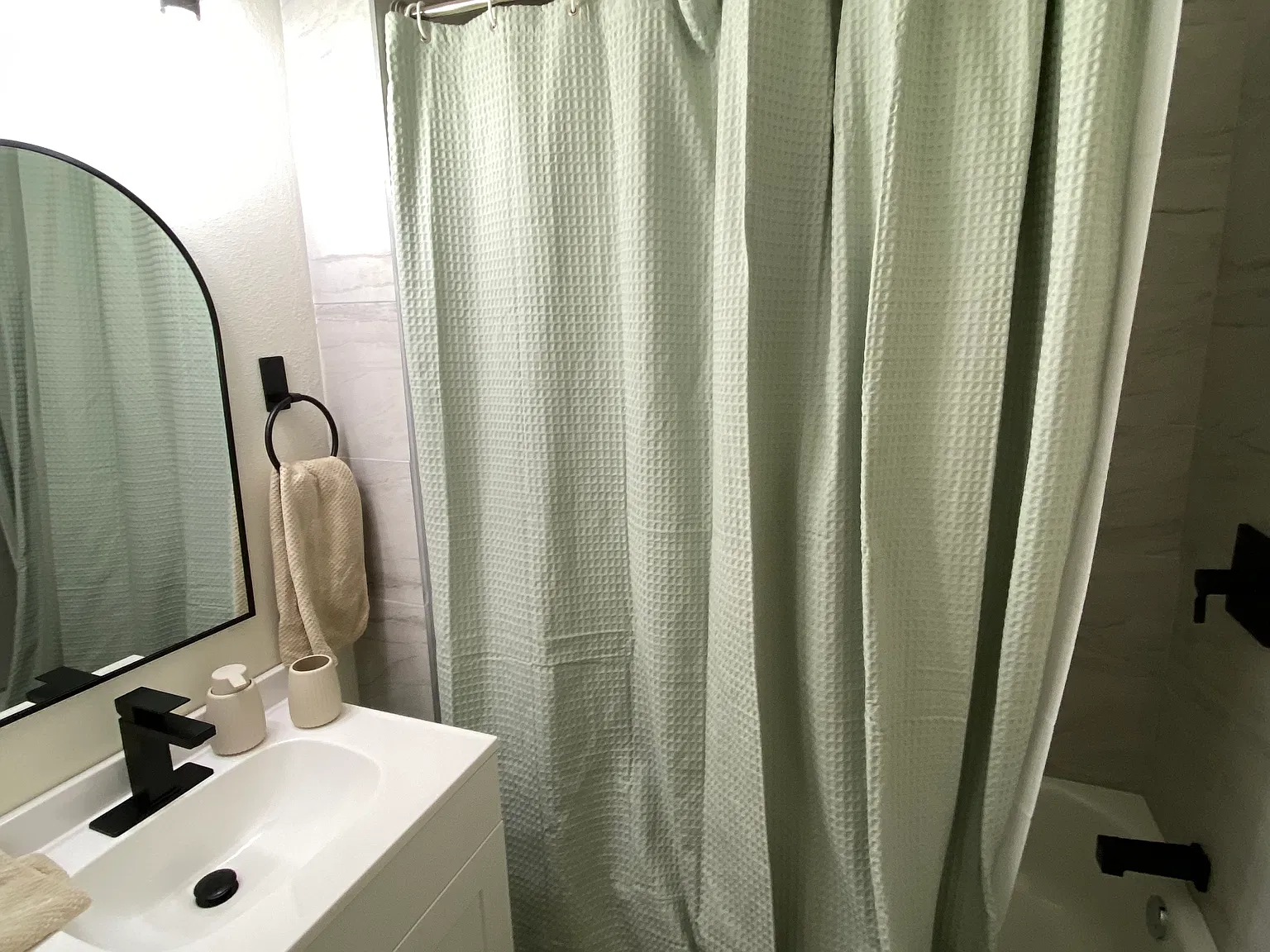3 bed, 1188 sqft, $3,750 — Photo 2
