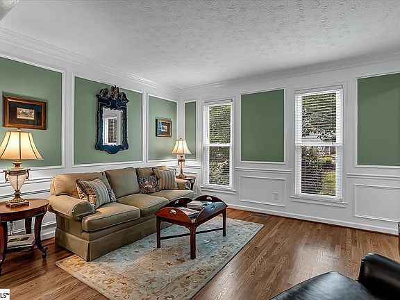 5th image of 16 Woodway Dr