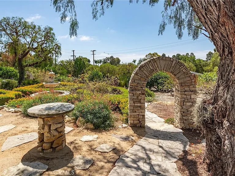 57 Narcissa Dr — Photo 42