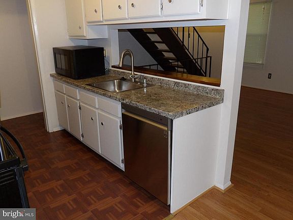 3rd image of 29 Woodenbridge Ct Unit D