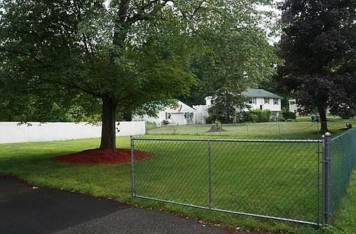 4th image of 38 Arakelian Dr