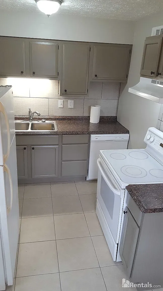 2 bed, 800 sqft, $975 — Photo 1